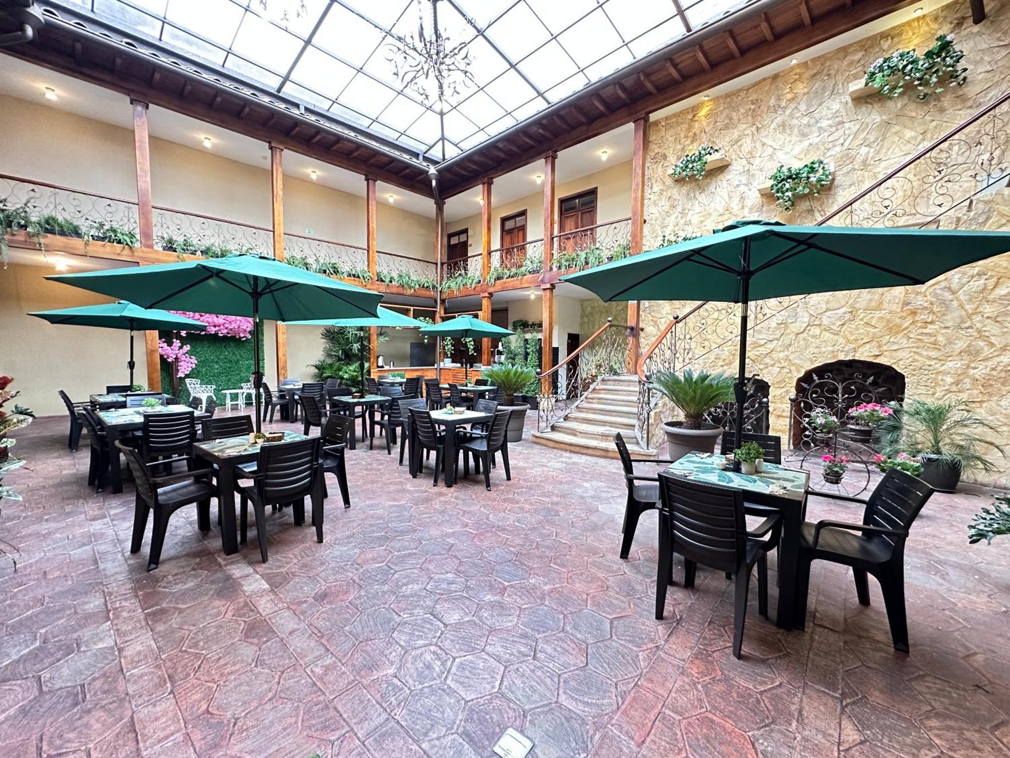 Nass Central Garden Cuenca Extérieur photo